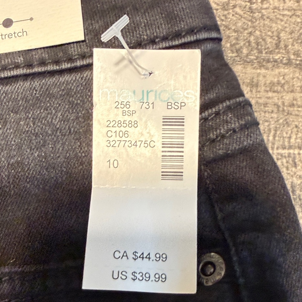 Maurices black distressed stretch 5” jeans shorts - Picture 5 of 8